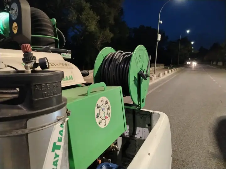 Pickup New Service attrezzato con atomizzatore e avvolgitubo per la disinfestazione esterna