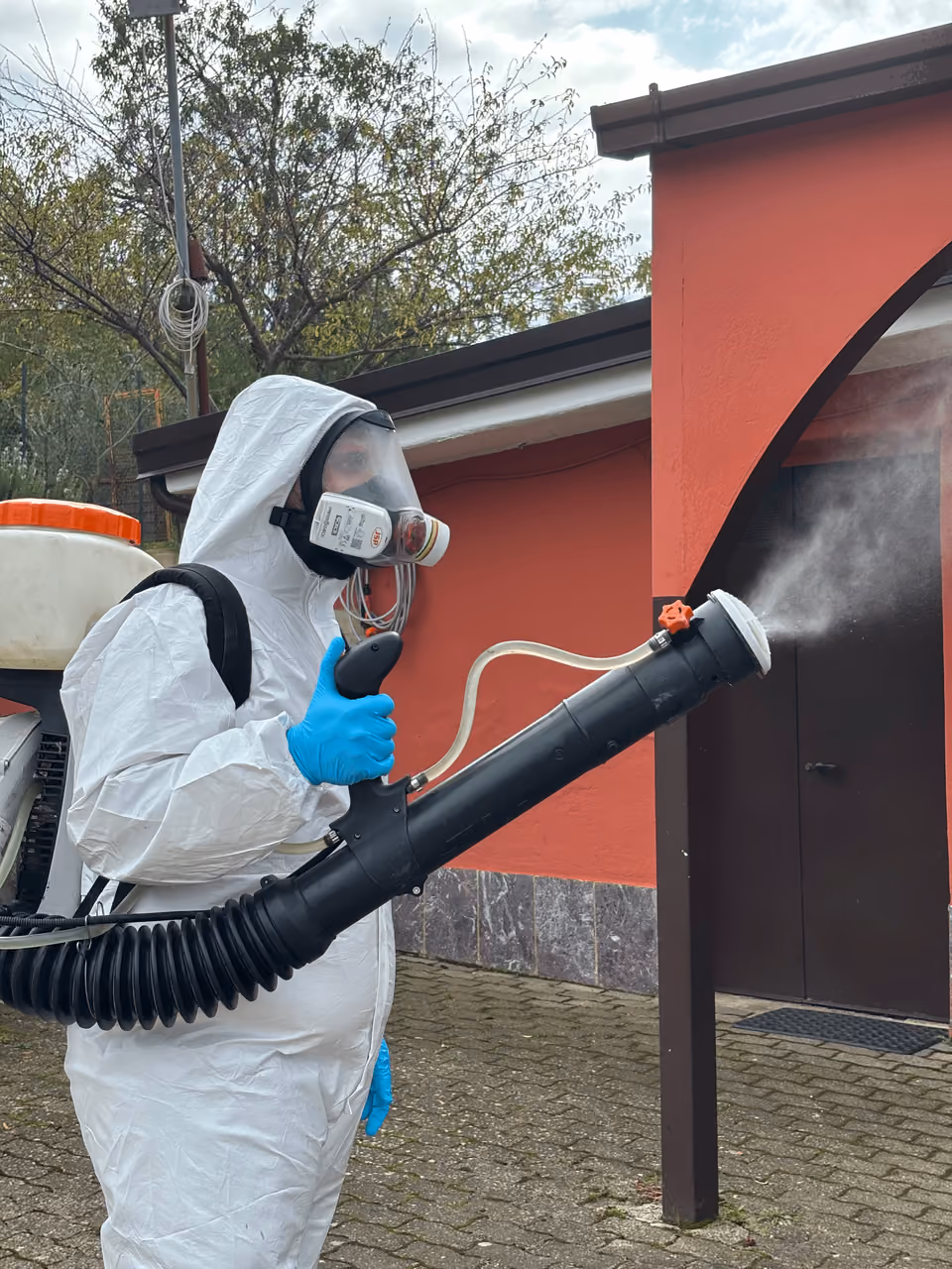 Technician preparing a flying insect control intervention
