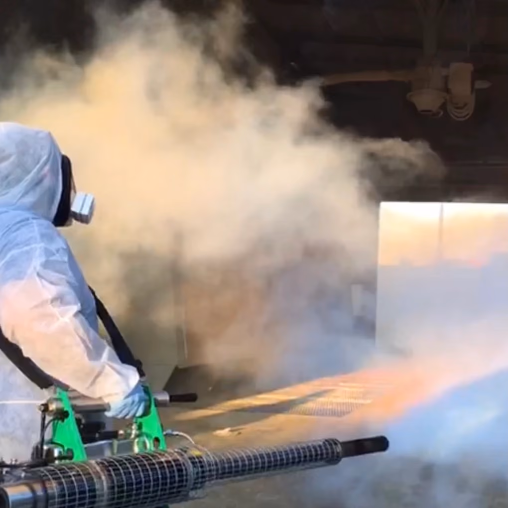 Nebulizzazione professionale durante un intervento di sanificazione